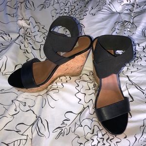 Steve Madden black strappy wedge sandals size 7